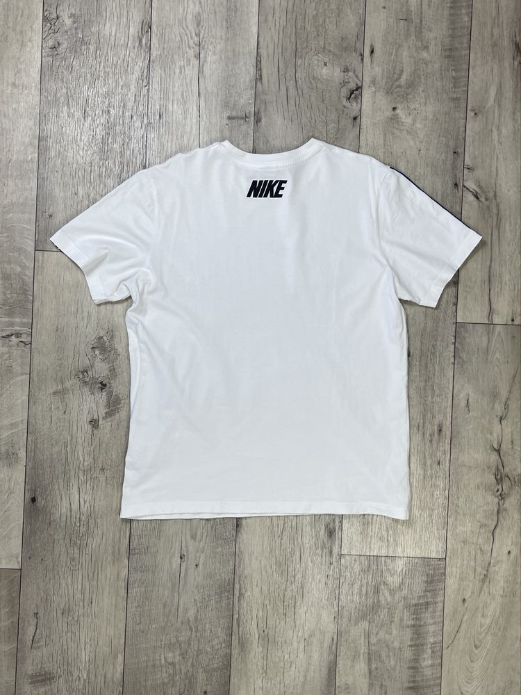 Nike футболка L размер спортивная с лампасами белая оригинал