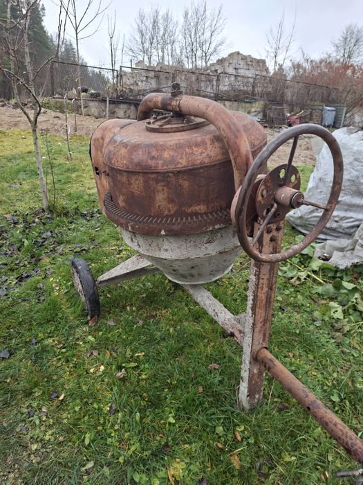 Betoniarka -solidna z dawnych czasów.