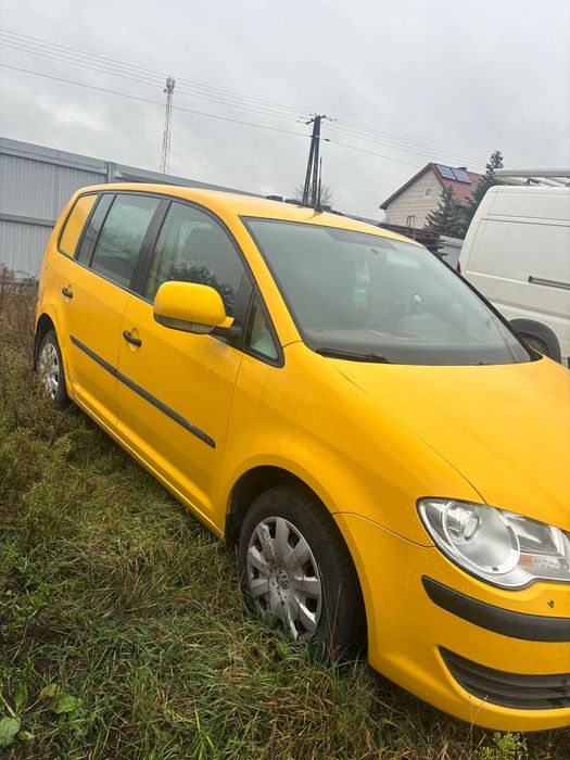 Touran Volkswagen 2009 uszkodzony