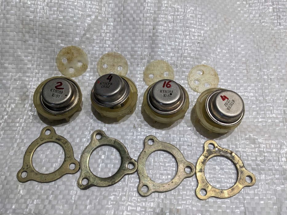 Транзистори КТ808А з кріпленням за 4 шт