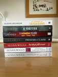 Literatura romântica, erótica, suspense e thriller.