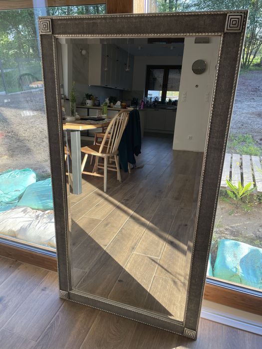 Lustro kryształowe z drewnianą ramą