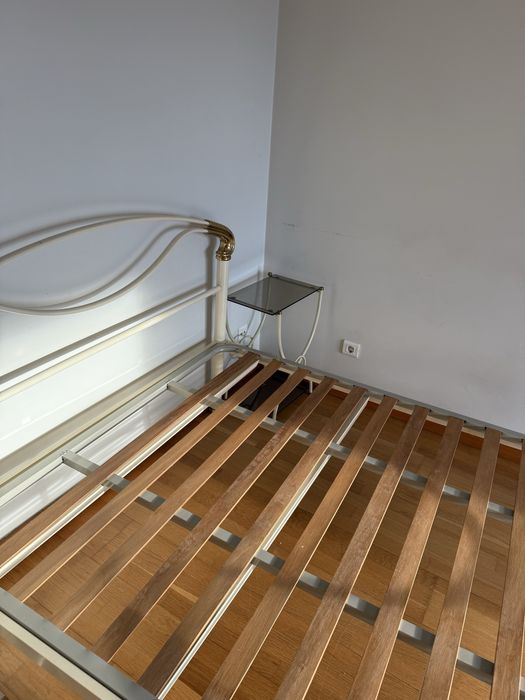 Cama com estrado 190cm x140cm
