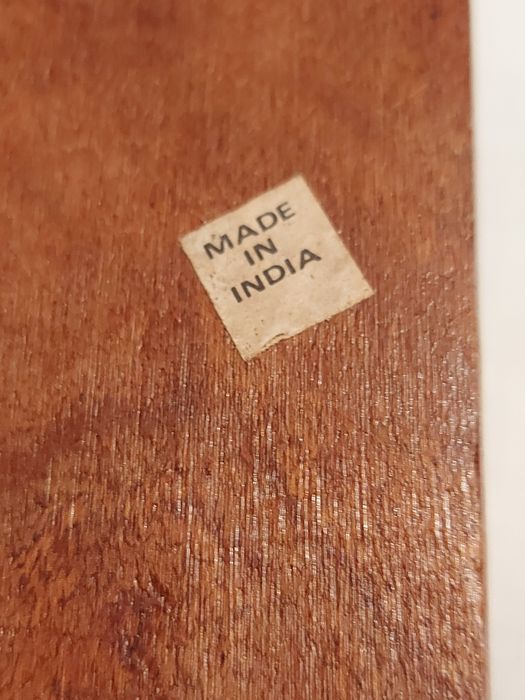 Caixa Indiana, esculpida na madeira.