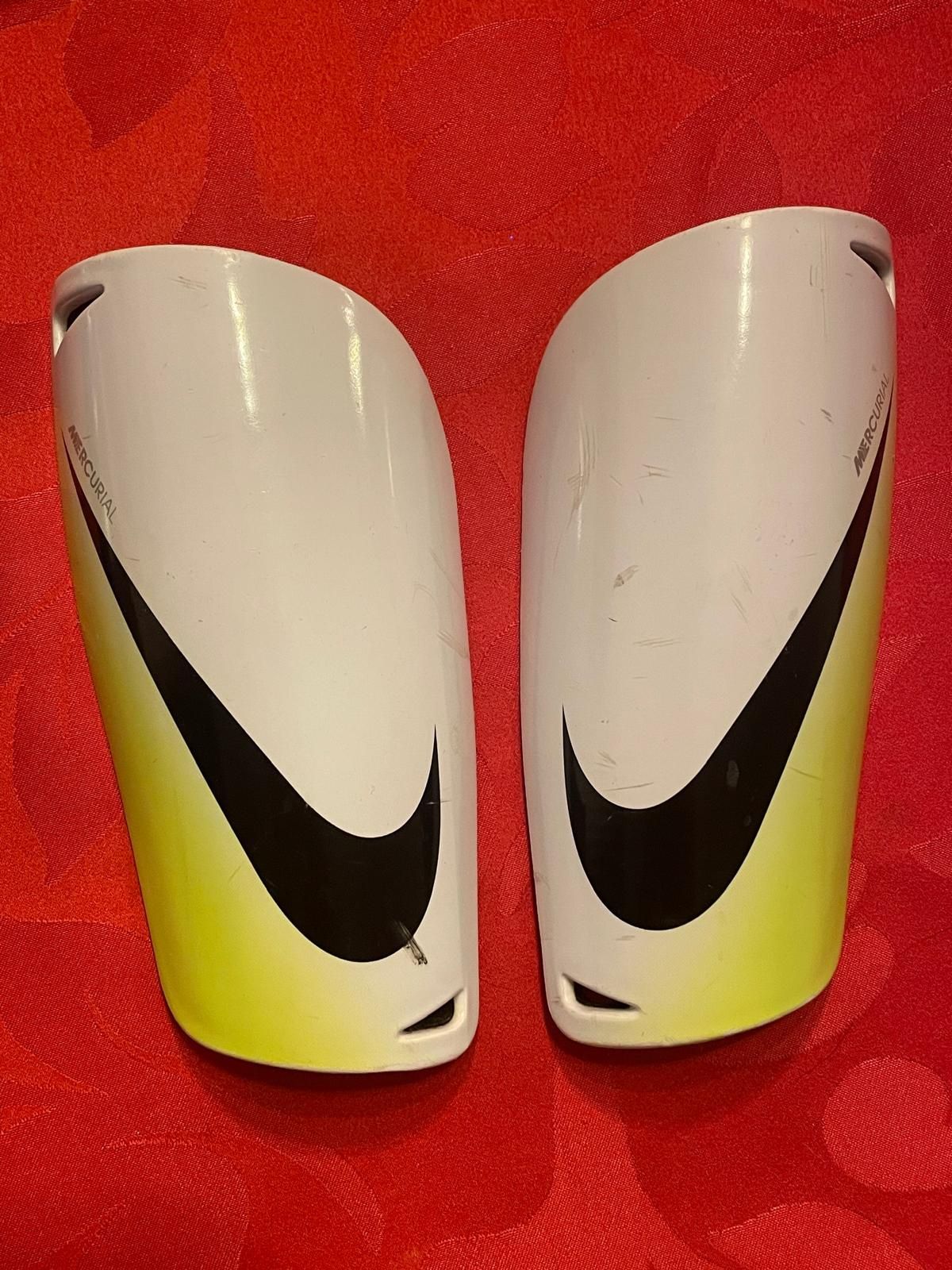 Caneleiras Nike Mercurial