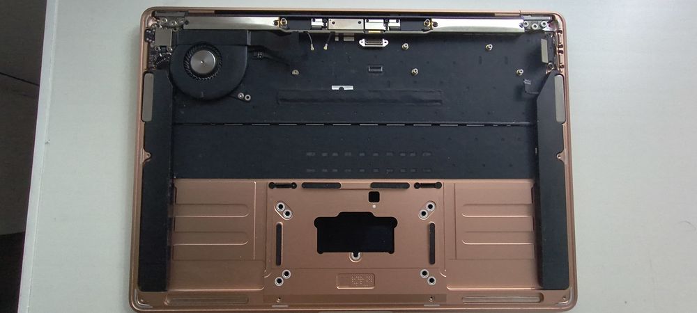 Розборка MacBook a1932 та а2251 на запчастини