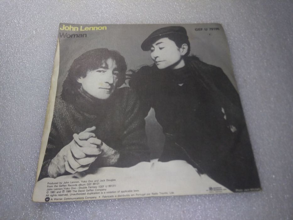 Antigo vinil single John Lennon / Yoko Ono – Woman/Beautiful Boys 1980