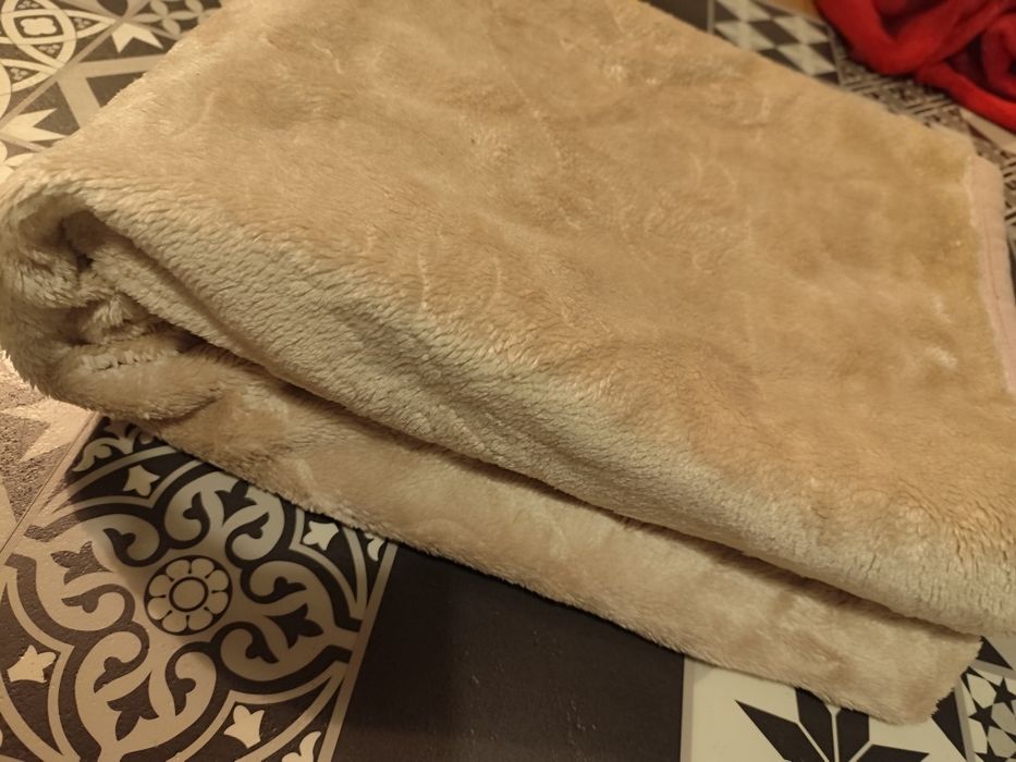 Koc beżowy ok 150/200