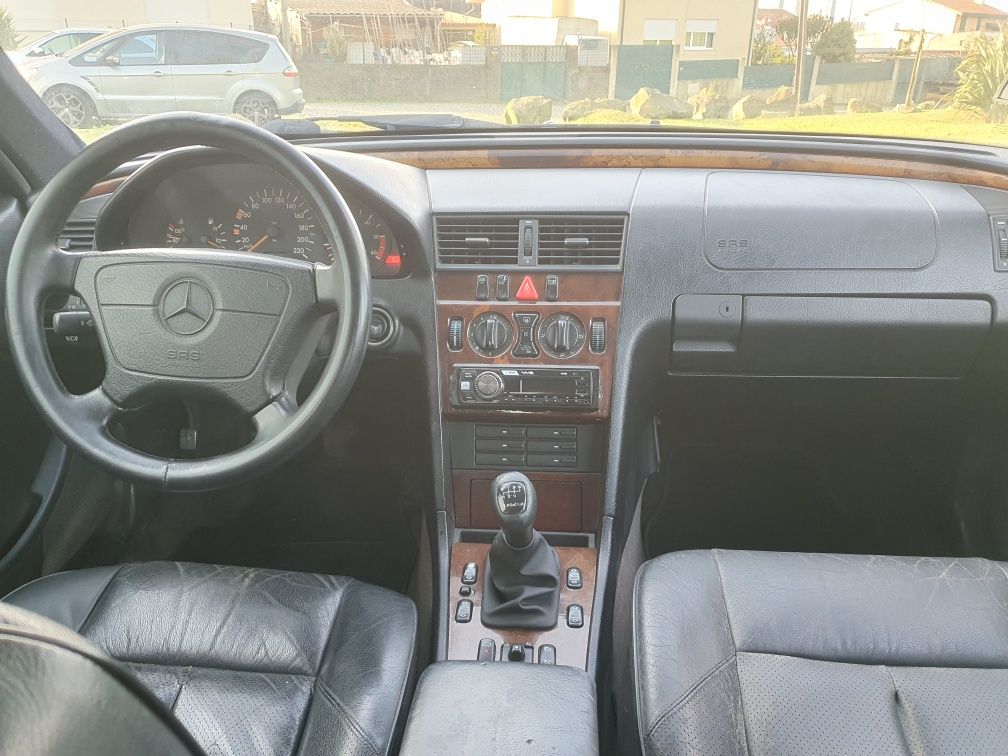 Mercedes C250 TD Impecável