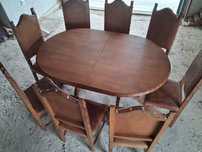 Mesa e cadeiras angolanas
