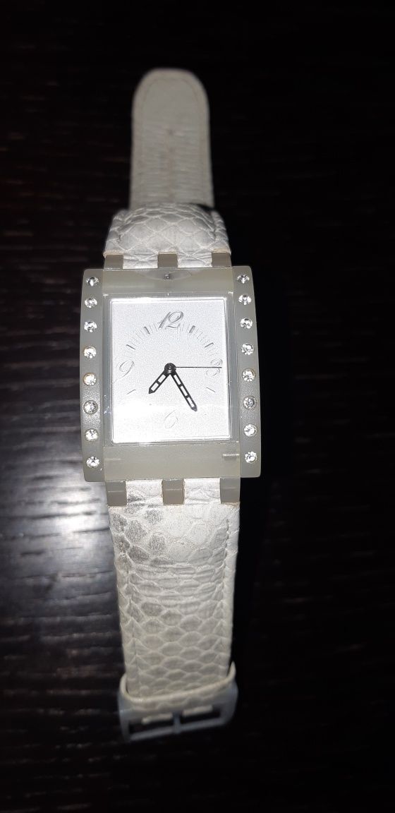 Zegarek Swatch skórzany pasek