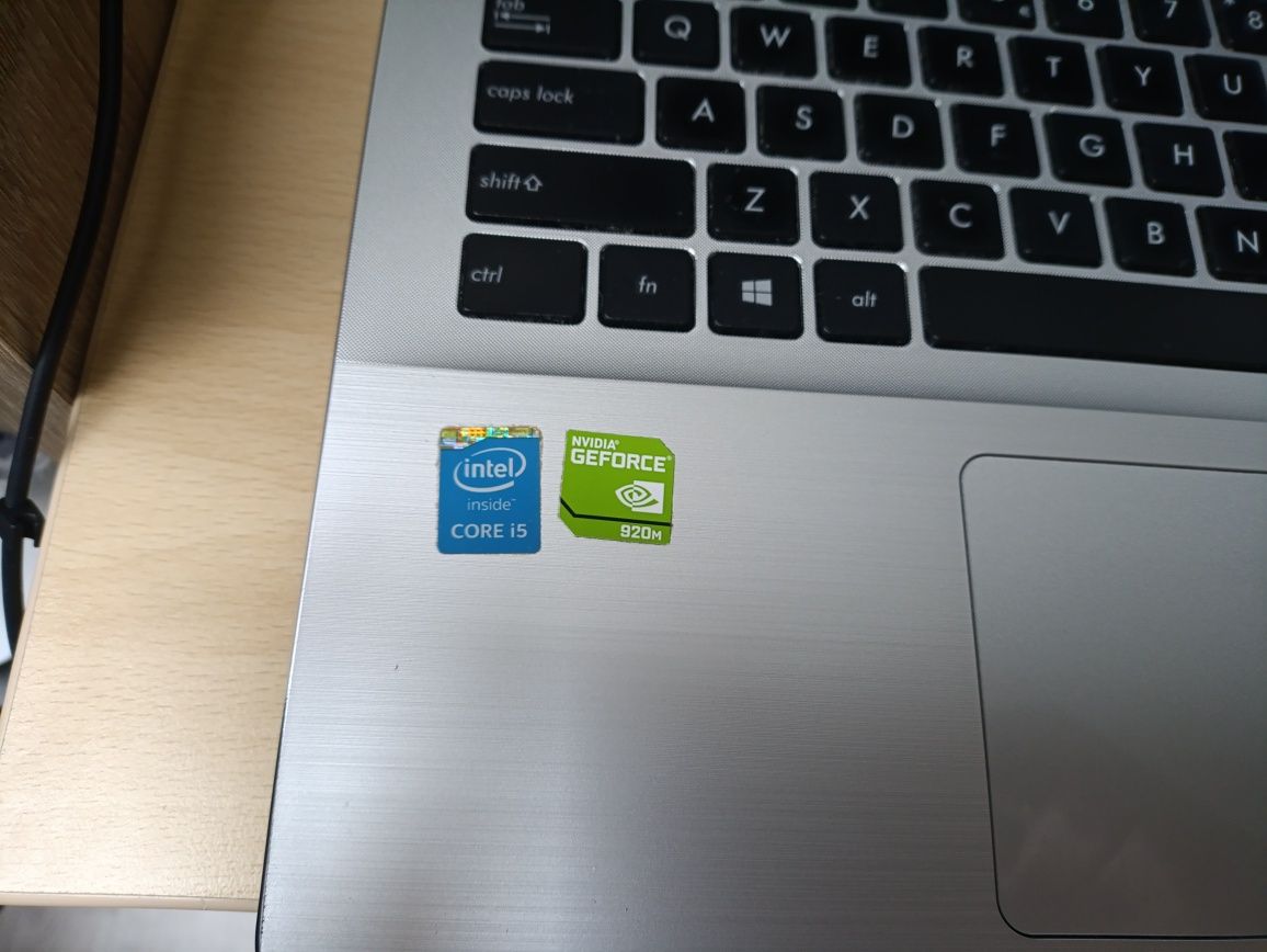Laptop Asus F555L i5 NVIDIA920M