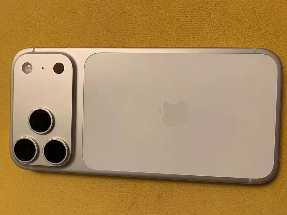 iPhone 17 Pro Max - Silver