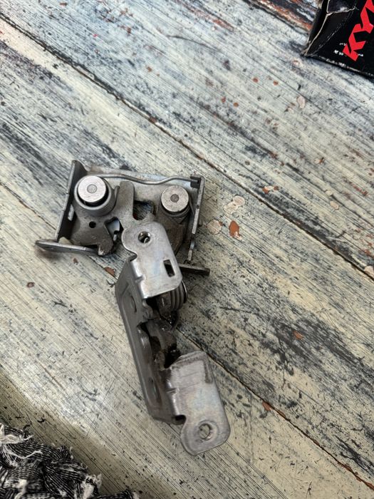 Замок капота mini cooper R55, R56, R57, R58, R59, R60, R61 bmw