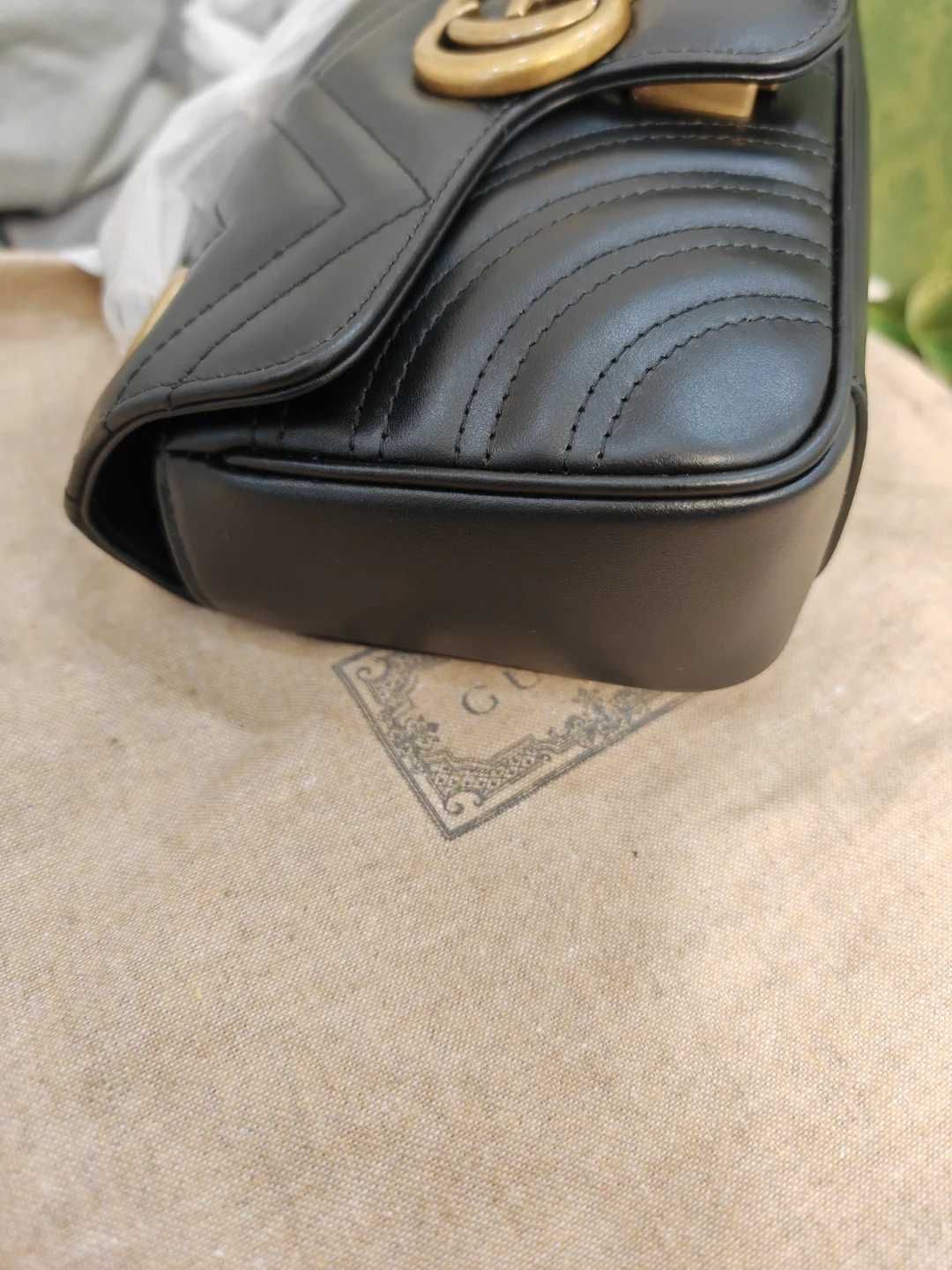 Bolsa de ombro pequena Gucci GG Marmont