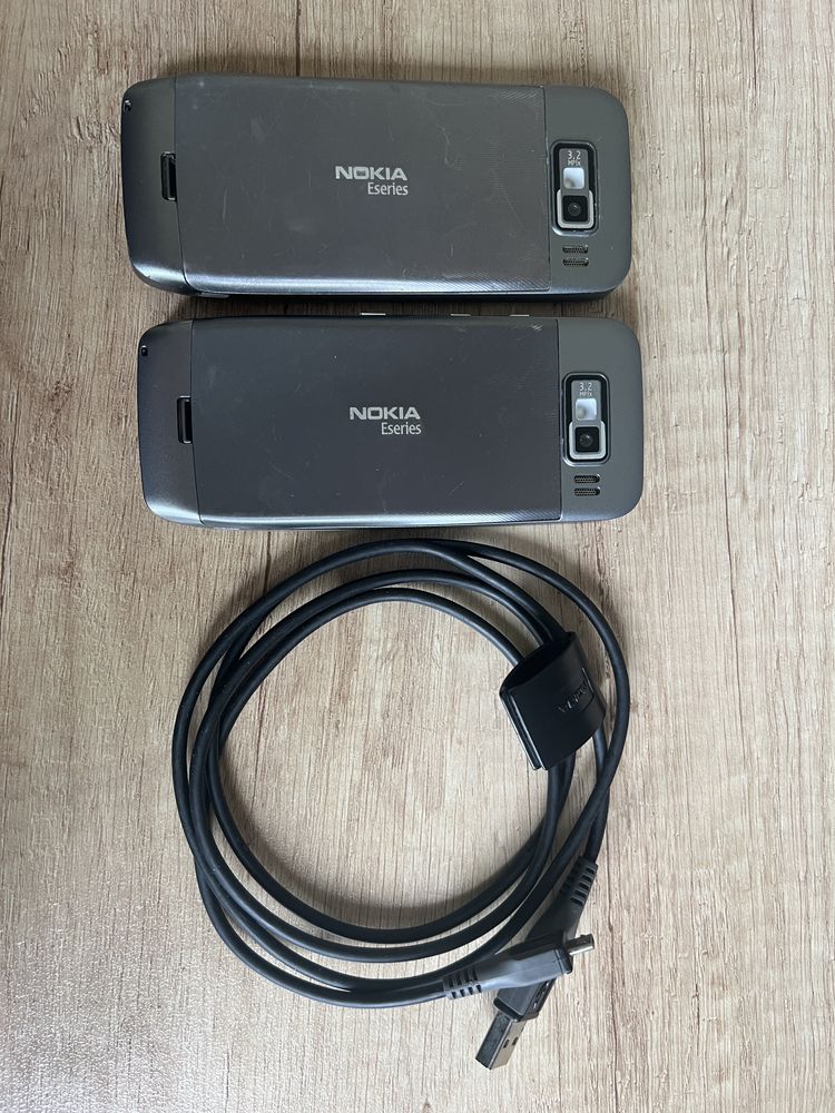 2x Nokia e52 kabel uszkodzone