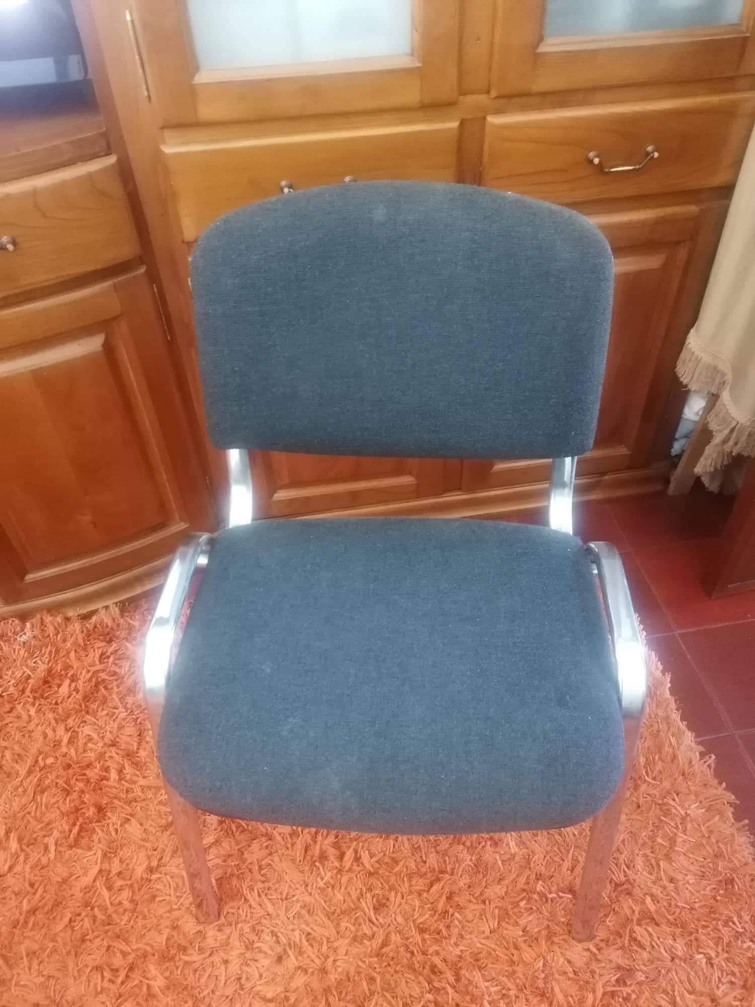 Cadeira simples e