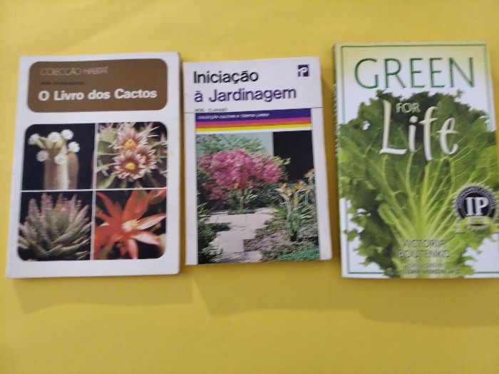 Diversos livros sobre plantas, flores e plantas medicinais