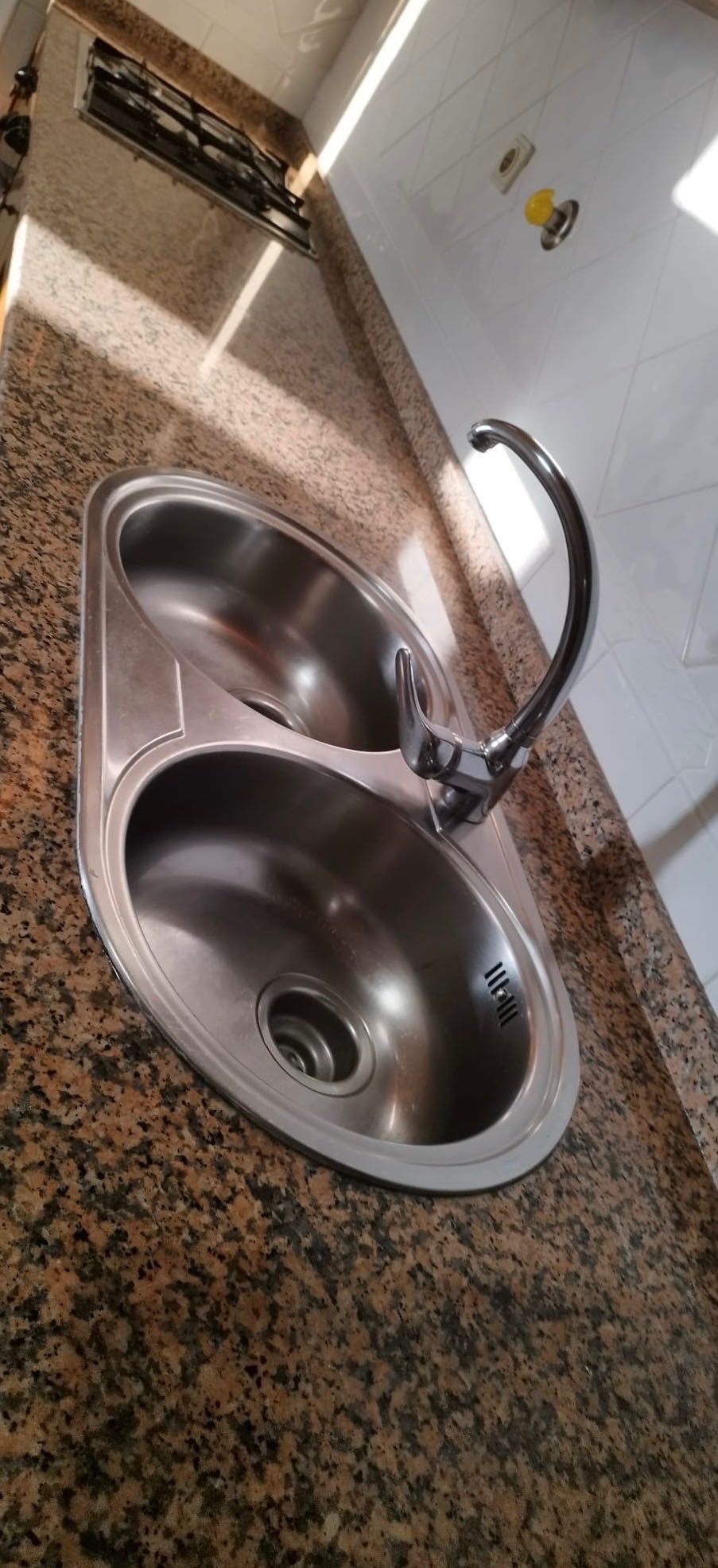 Pedra de bancada de cozinha fogão a gás e lava loiça