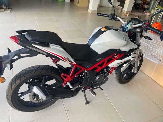 Moto Benelli como nova