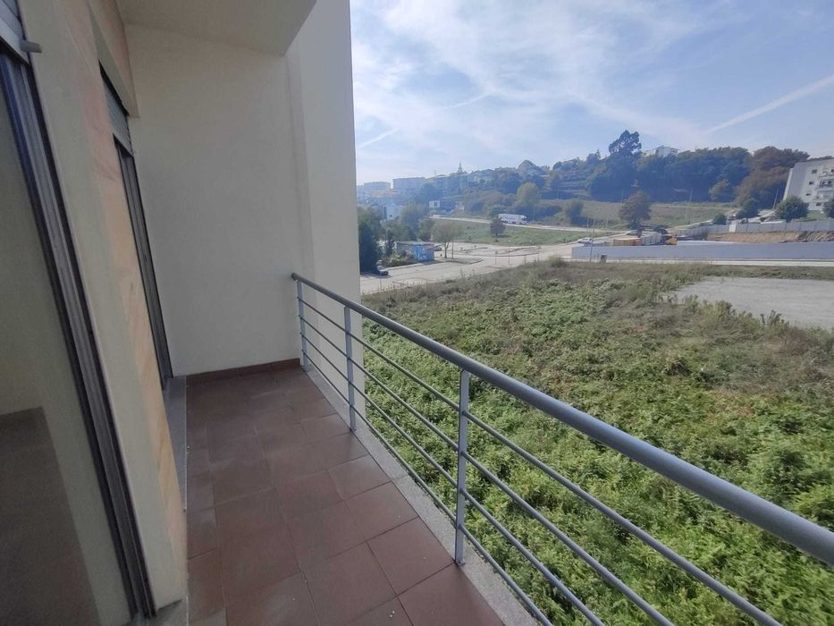 Apartamento T3 renovado para arrendar em Santo Tirso