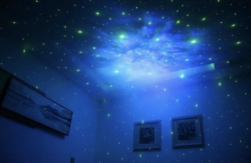 Світильник Астронавт лазерний проектор галактики, ночник космонавт