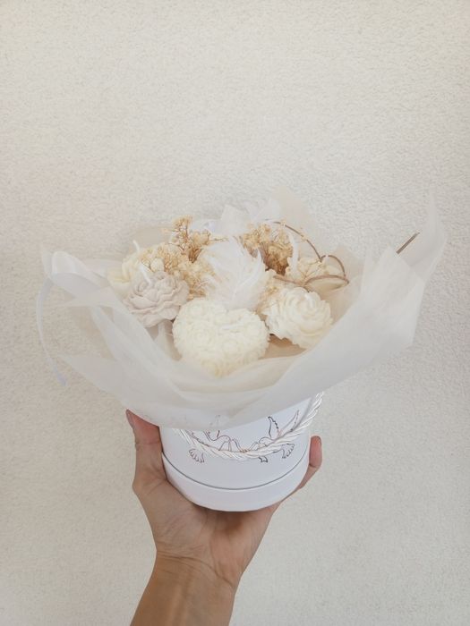 Flower box ze świec sojowych – elegancki, ręcznie robiony bukiet