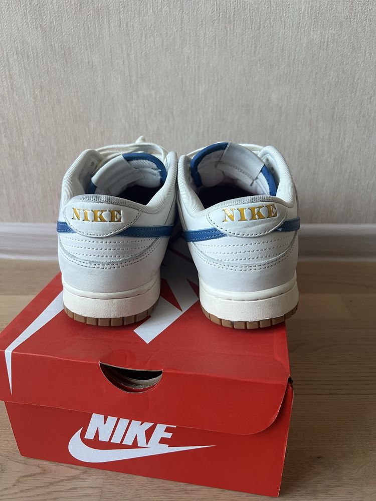 Nike dunk low SE