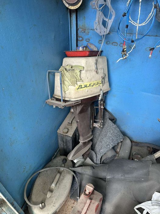 Три човнові (лодчниі) мотори ВИХРЬ