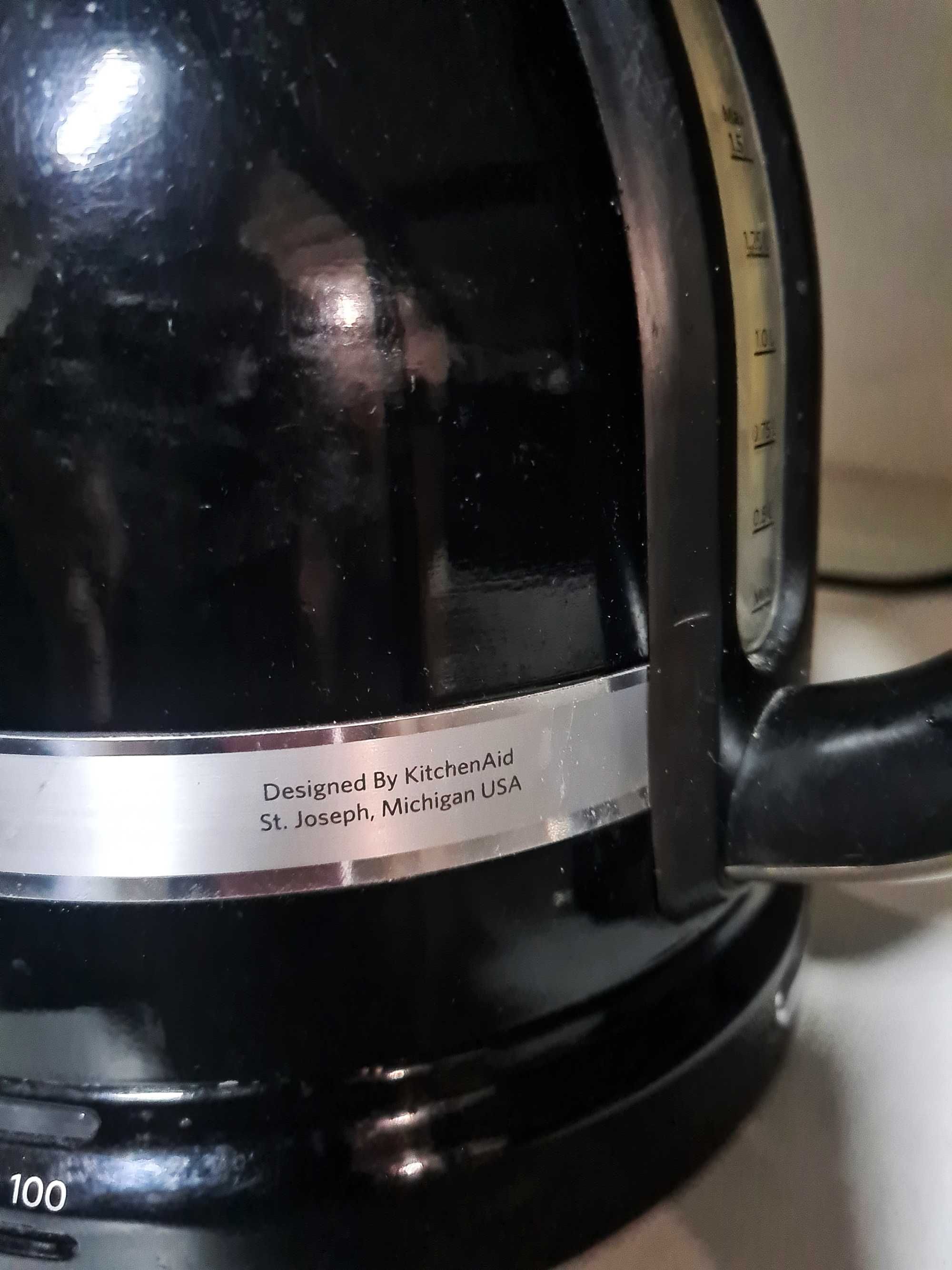 Kultowy czajnik KitchenAid ARTISAN w kolorze czarnym