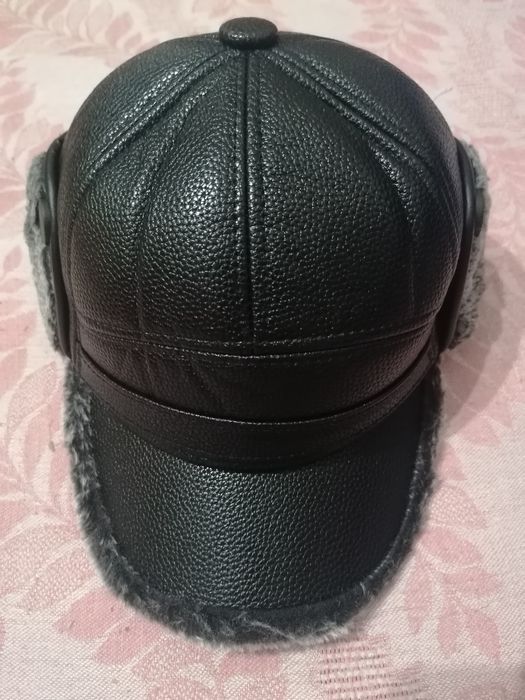 Продам мужскую зимнюю кепку с отложными ушками.