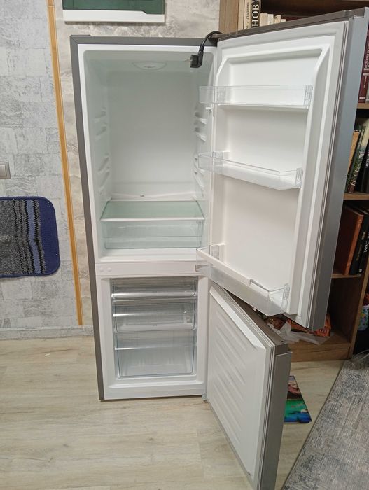 Холодильник HISENSE