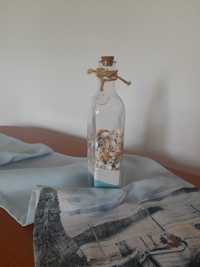 Wspomnienie lata -butelka z piaskiem i muszelkami
