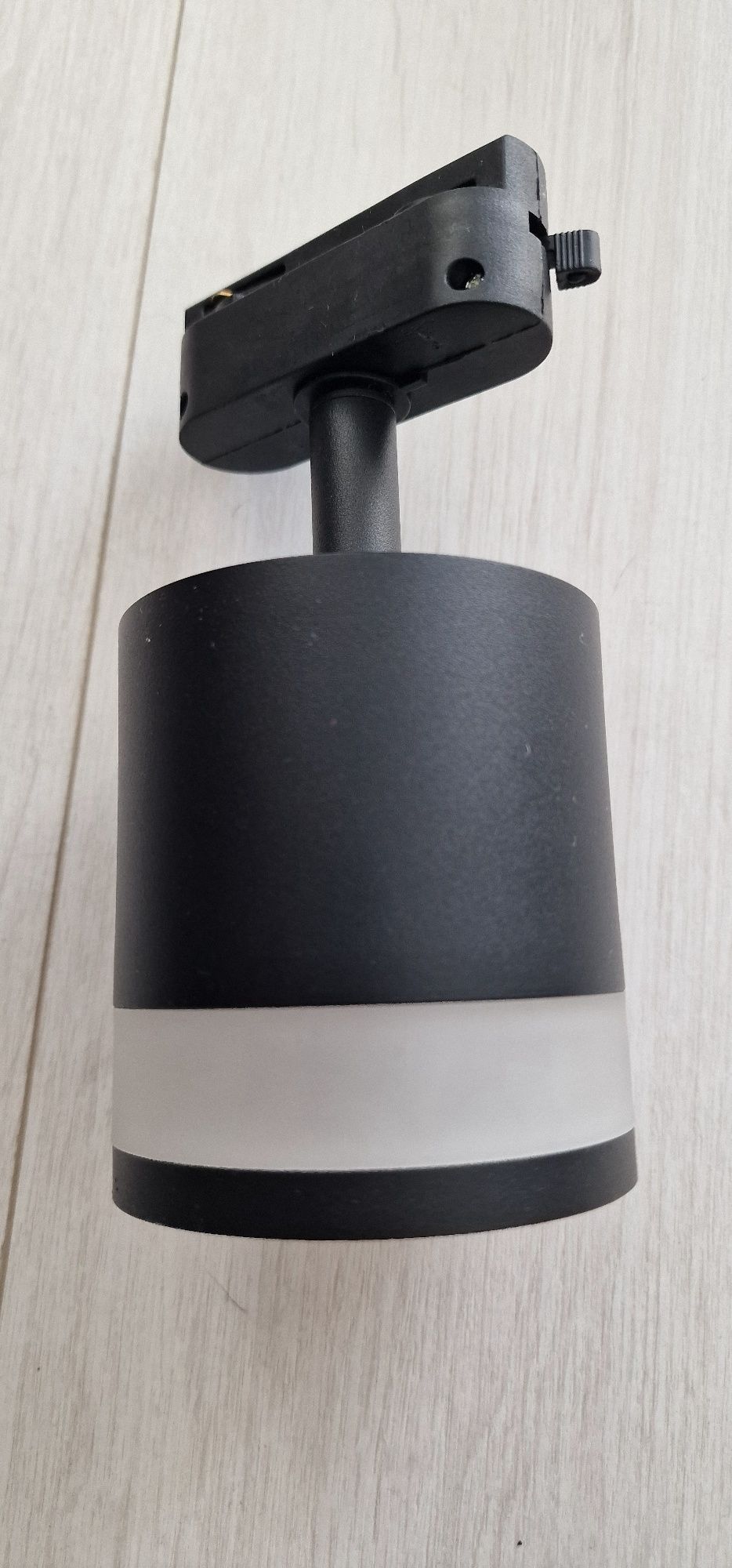 Halogen szynowy.