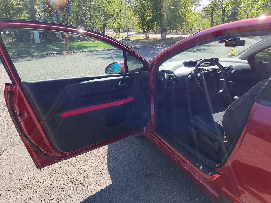 Автомобиль Ситроен С4