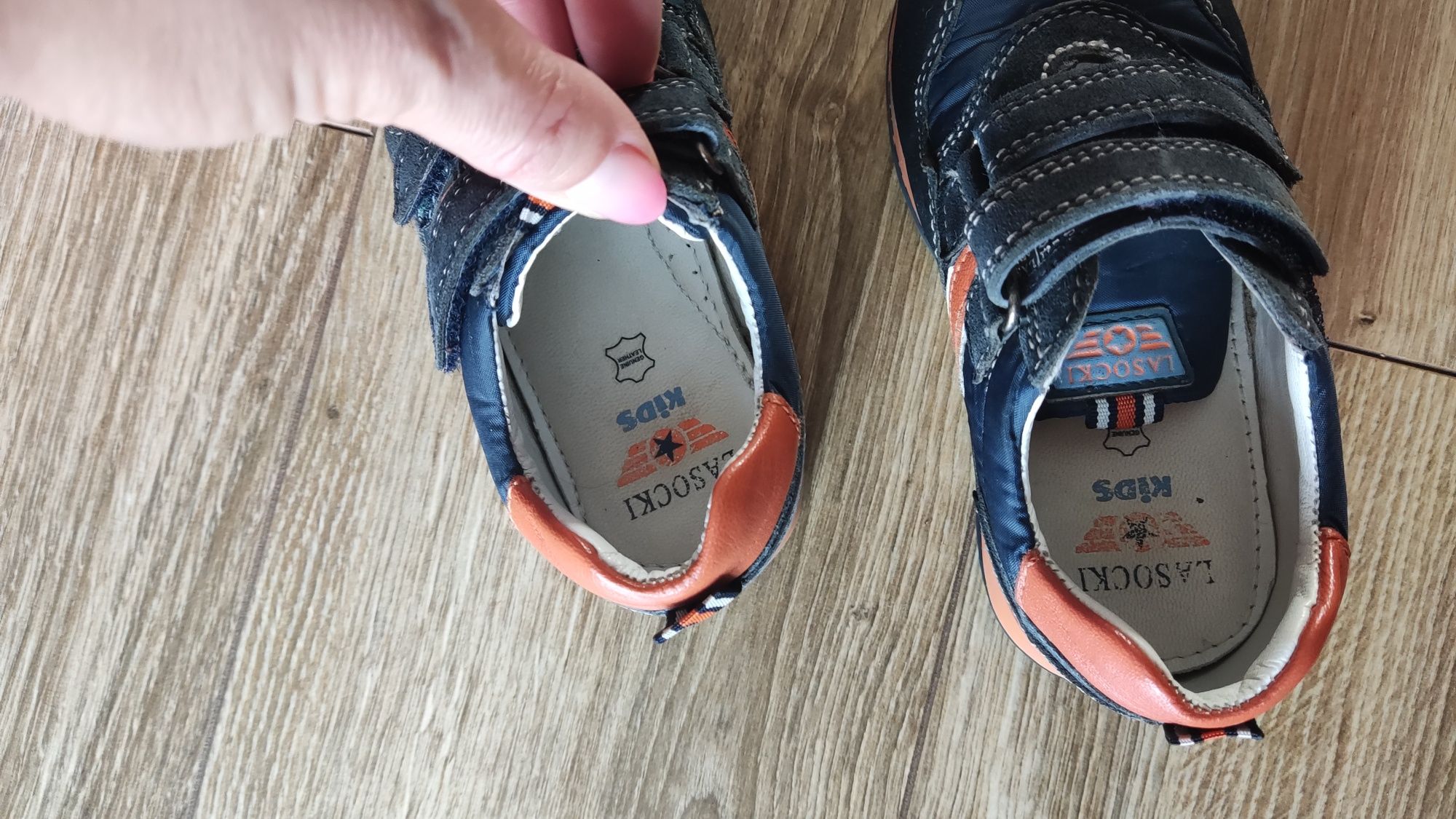 Skórzane sneakersy Lasocki kids granatowe rozm.  26