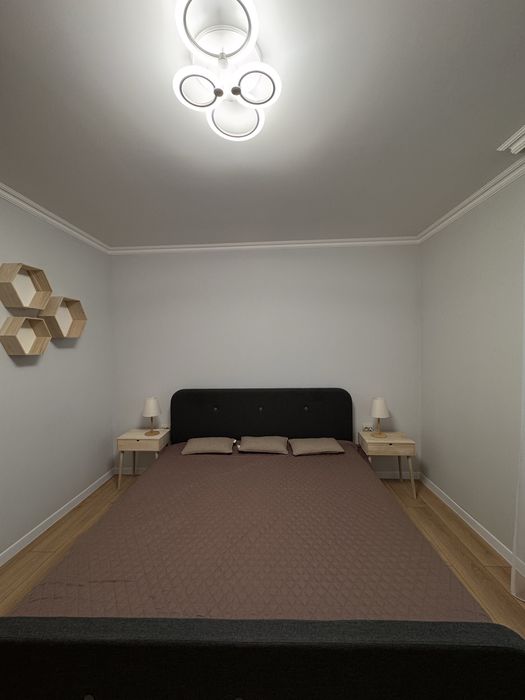 Продається просторий, новий будинок. Поруч р-ку Краснодонців