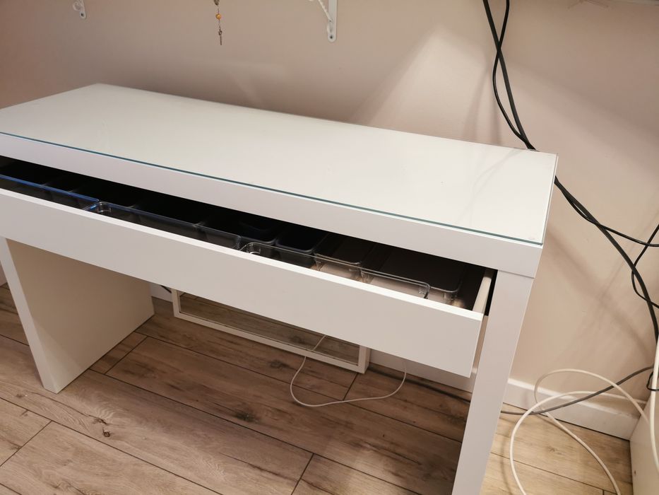 Toaletka/biurko Malm z lustrem