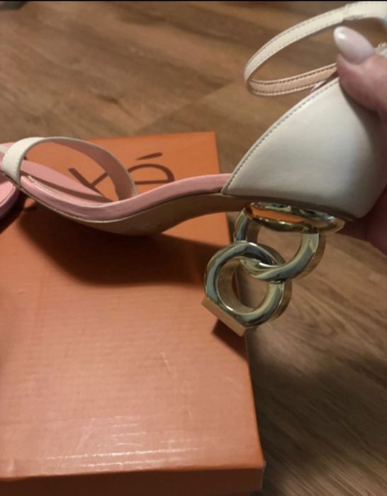 Sandálias exé em pele novas