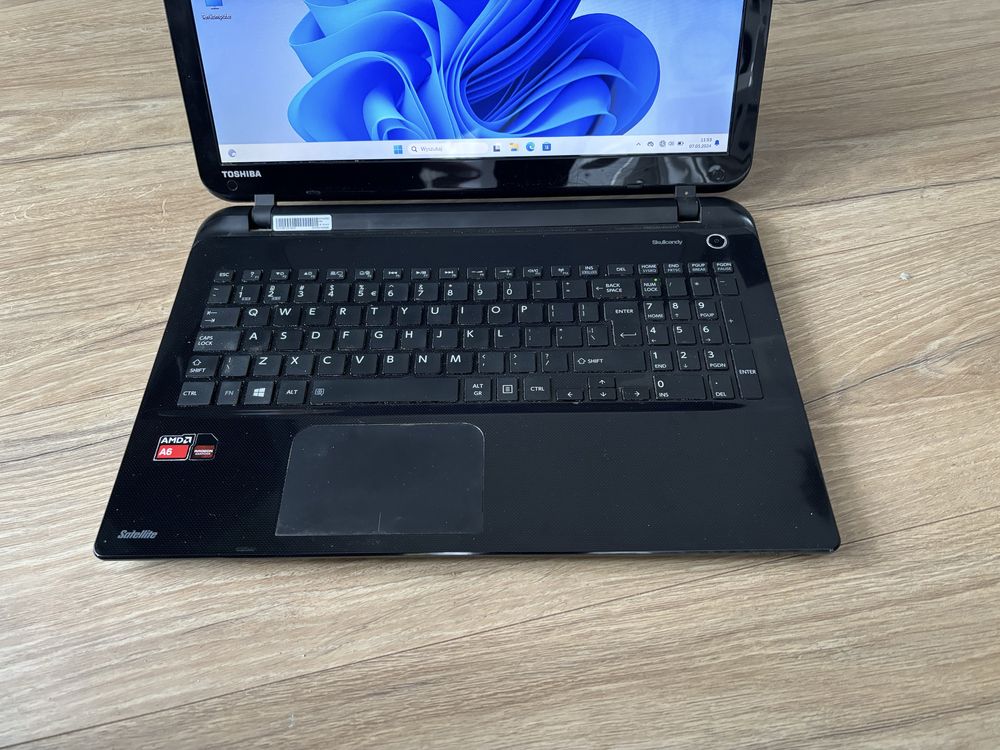 Laptop AMD A6 4 Rdzenie  /8GB/SSD512GB/Win11 R5 M230 2GB Nowa bateria