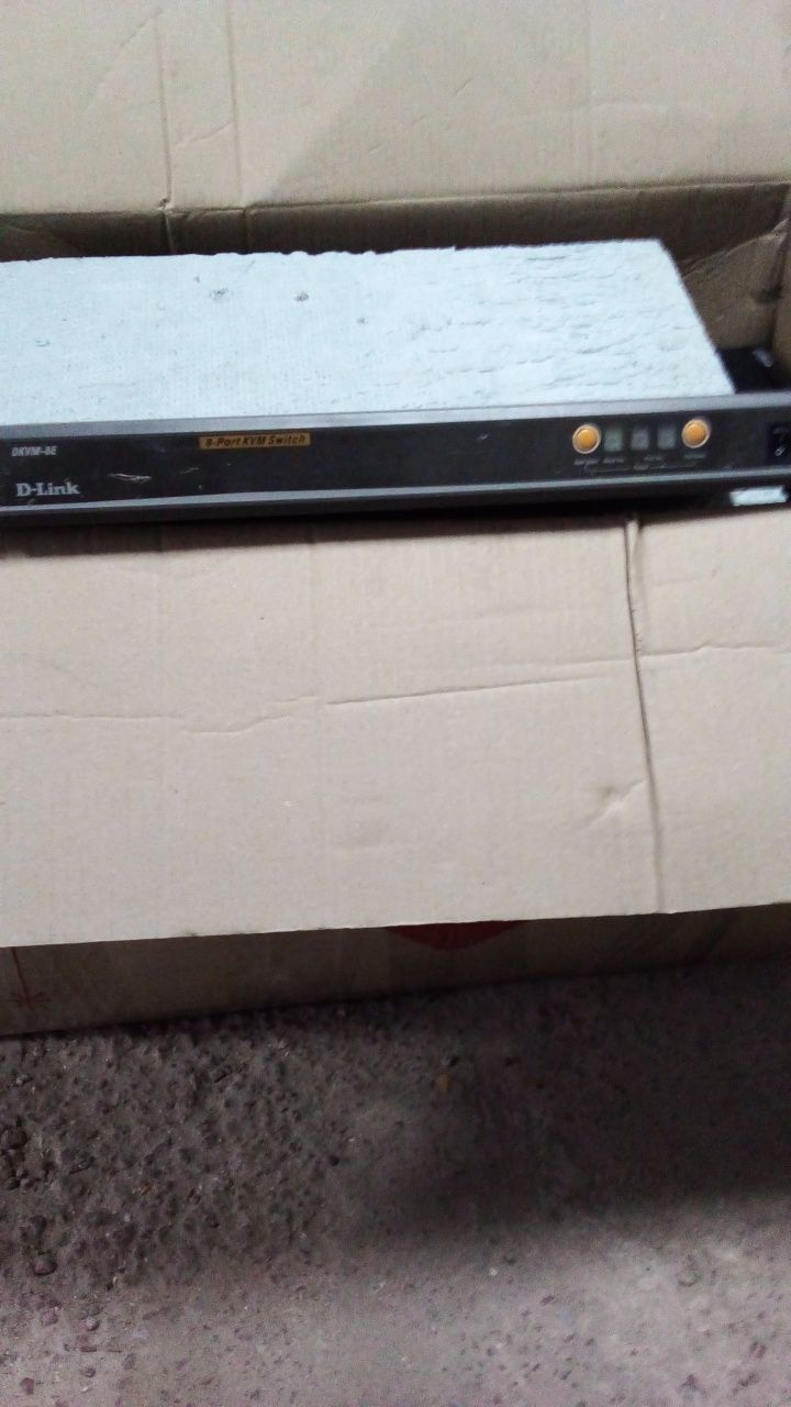 Swith D-Link DKVM-8E