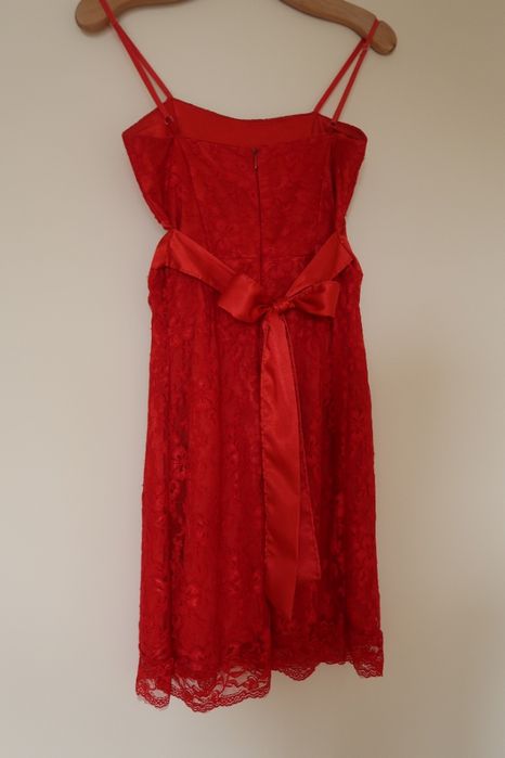 Sukienka koronkowa czerwona r. S 36