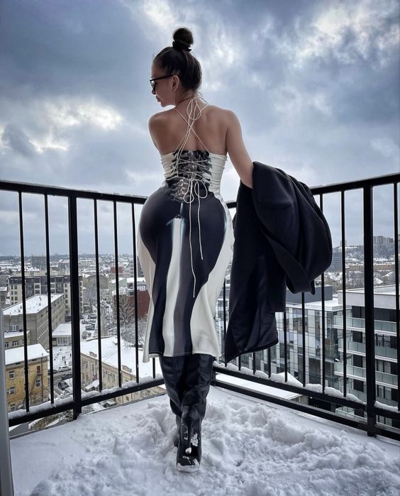 Сукня з імітацією жіночого тіла Milerobot