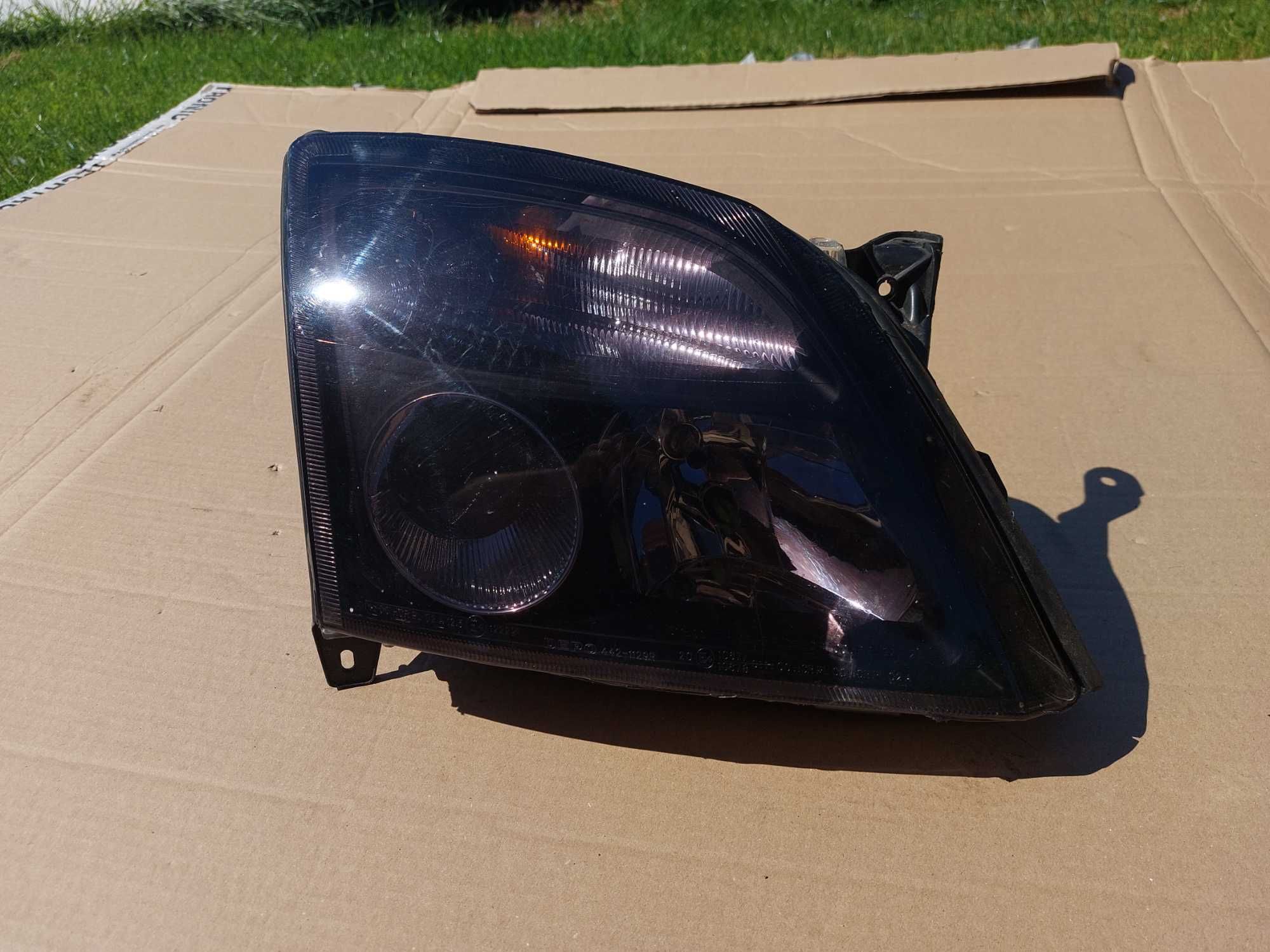 Prawa Lampa przód Ciemna Opel Vectra c GTS Signum 02-05.r