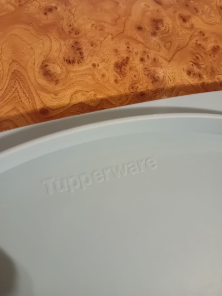 Duży pojemnik Tupperware do wprzevhowywania wedlin,serowerware na wędl
