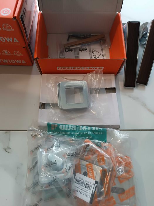 Klamka drzwiowa kwadratowy szyld