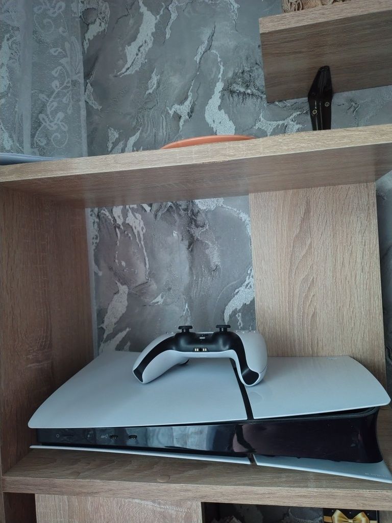 Продам приставку PS5 нова на гарантії