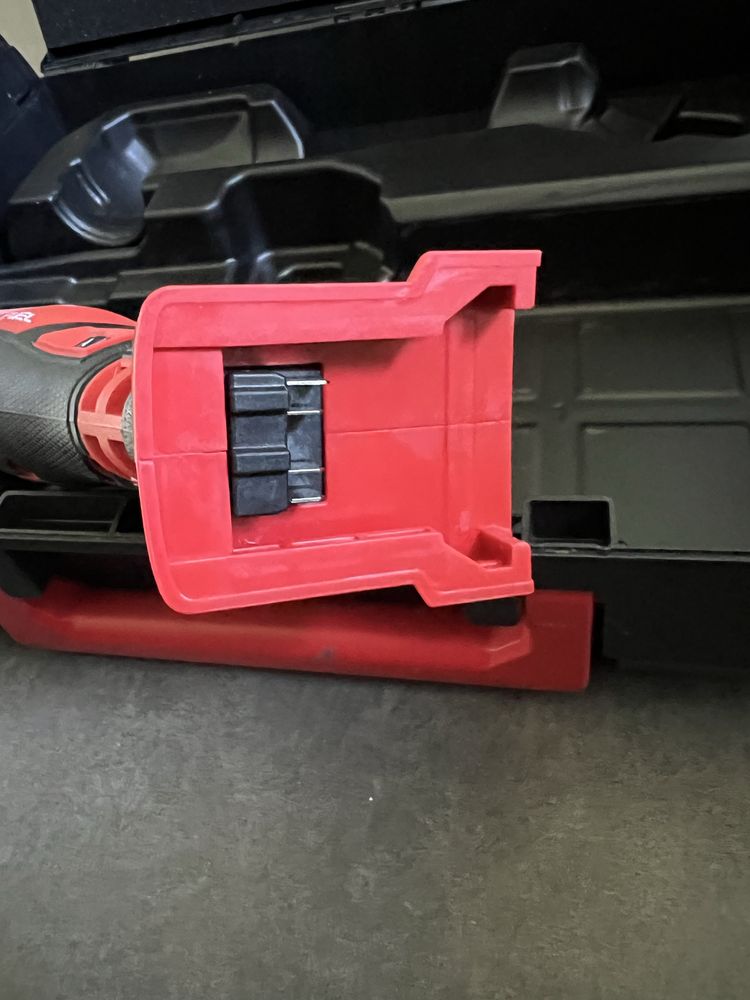 Безщітковий Акум.реноватор Milwaukee M18 FMT