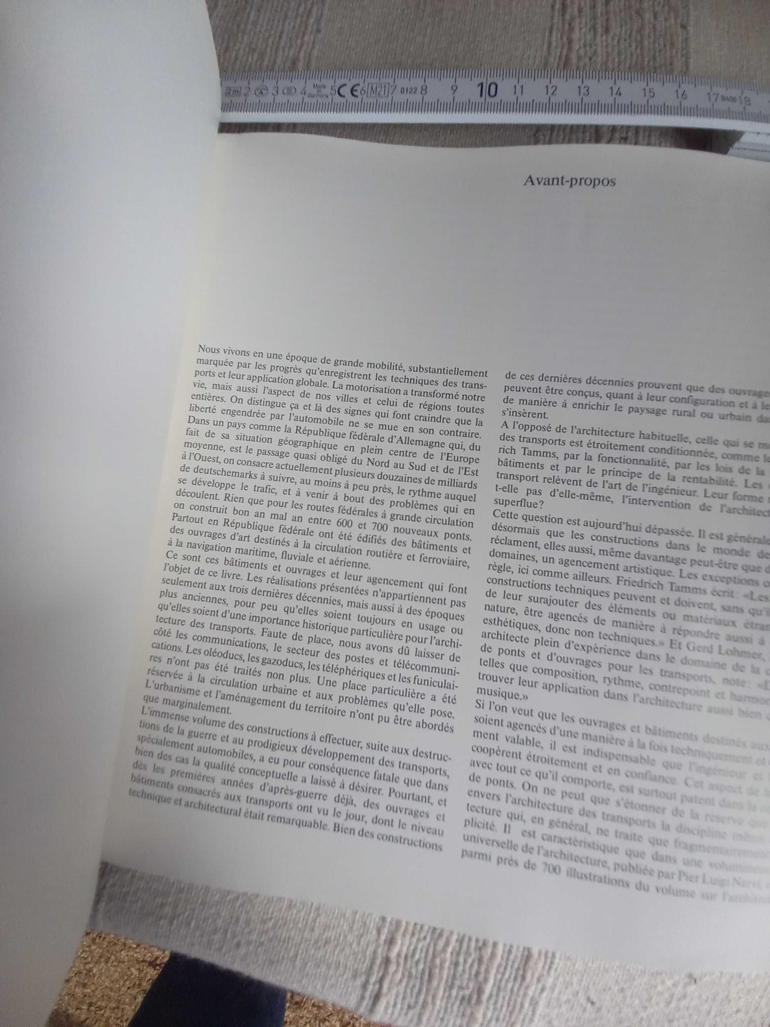 Livro em francês sobre arquitetura de transportes na Alemanha