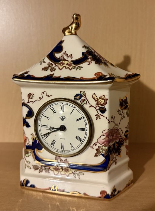 Porcelanowy zegar kominkowy „Mason’s”